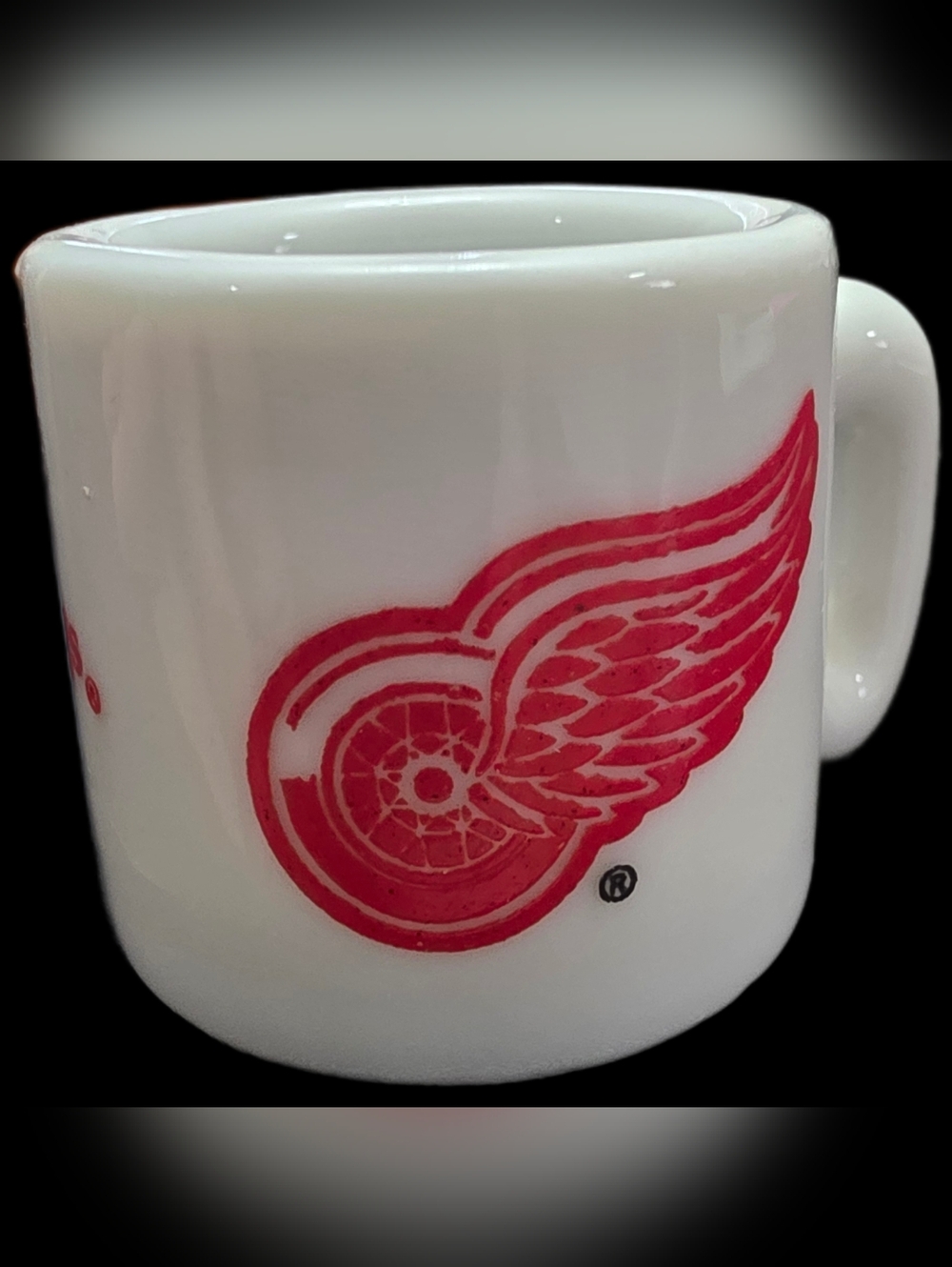 White Detroit Red Wings mini ceramic mug featuring the classic Logo